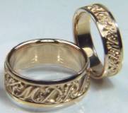 blue sapphire and diamond vintage style ring.